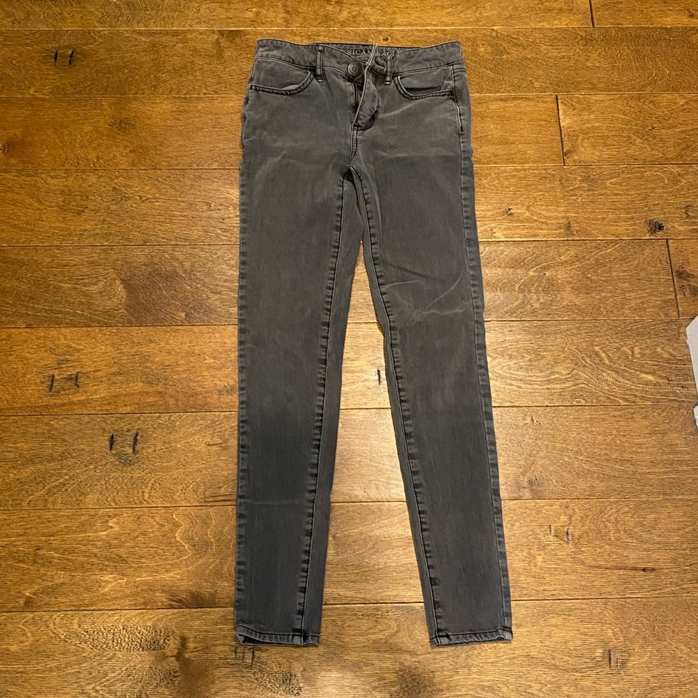 Grey American Eagle super super stretch. Size 00 great fit in good condition.